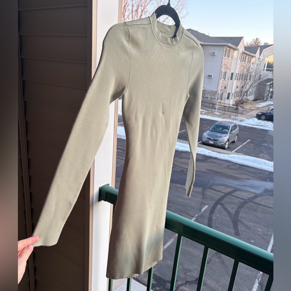 🆕 🌿 Alice + Olivia Classics Sage Open Back Knit Dress XS Casual Party Modern - Picture 5 of 17